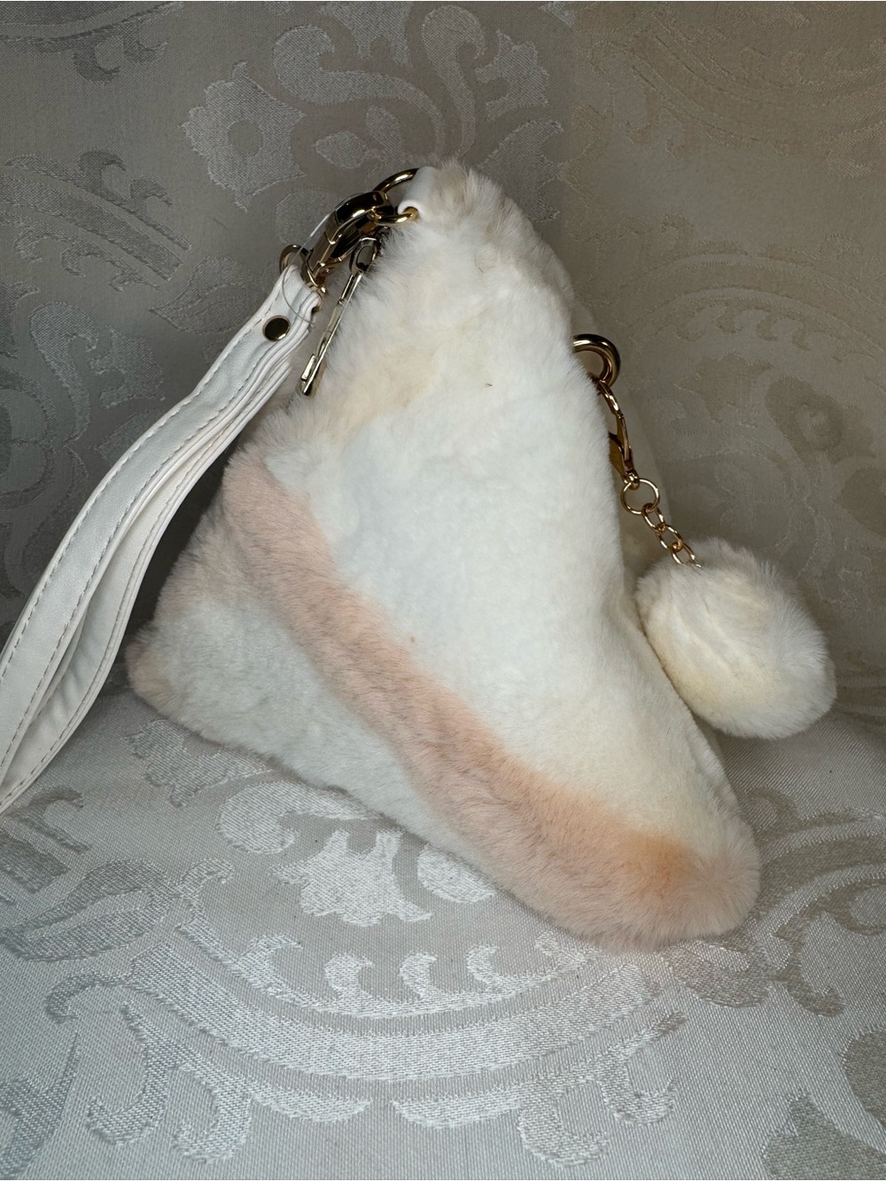 New Jennifer & Co Faux Fur White & tan Pyramid Bag with Pom Keychain